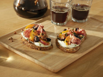 peach-and-prosciutto-tartines