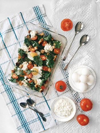 oven-roasted-asparagus-egg-tomatoes-cottage-cheese-and-croutons