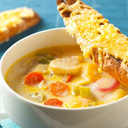 Soupe aux legumes avec boulettes au fromage 